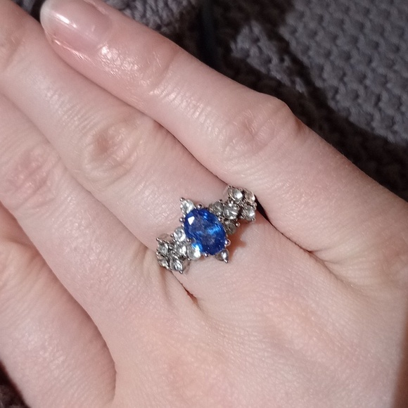 ♥️ 5 / $20 Silver and Deep Blue Gemstone Ring Size 7 💙 - Picture 3 of 12